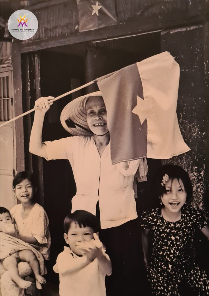 Những lá cờ tung bay trong Ngày Giải phóng - Bảo tàng Phụ Nữ Việt Nam