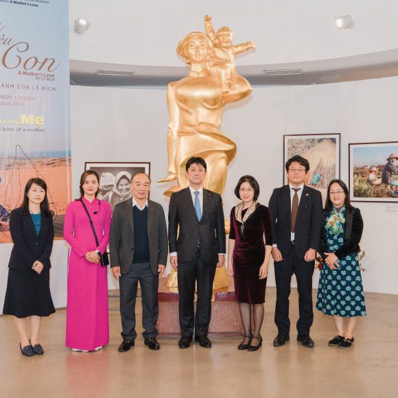Hạ nghị sĩ, Thứ trưởng Bộ Ngoại giao tham quan Bảo tàng Phụ nữ Việt Nam