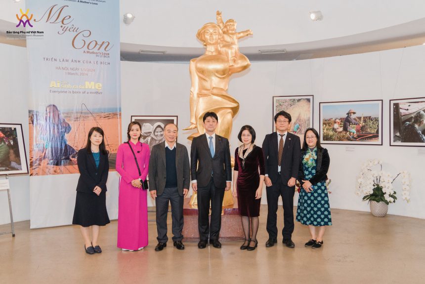 Hạ nghị sĩ, Thứ trưởng Bộ Ngoại giao tham quan Bảo tàng Phụ nữ Việt Nam