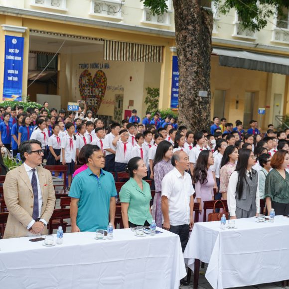 “Thắp sáng đam mê” – Khơi nguồn tình yêu khoa học tới học sinh trường THCS Trưng Vương