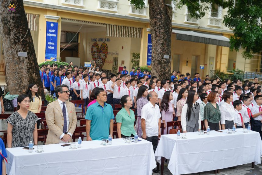 “Thắp sáng đam mê” – Khơi nguồn tình yêu khoa học tới học sinh trường THCS Trưng Vương