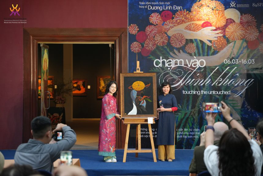 KHAI MẠC TRIỂN LÃM TRANH SƠN MÀI “CHẠM VÀO THINH KHÔNG” KHAI MẠC TRIỂN LÃM TRANH SƠN MÀI “CHẠM VÀO THINH KHÔNG”